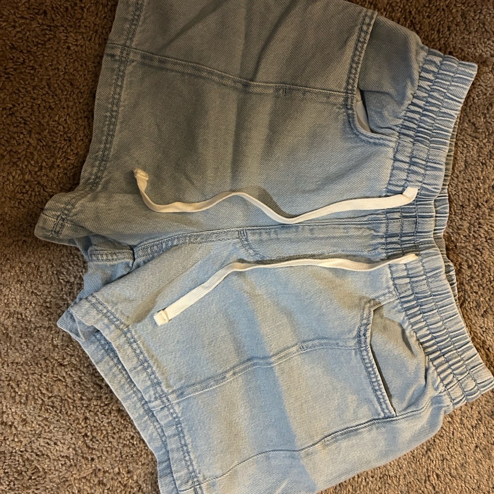 Universal Thread Light Wash Elastic Waist Denim Shorts with Drawstring